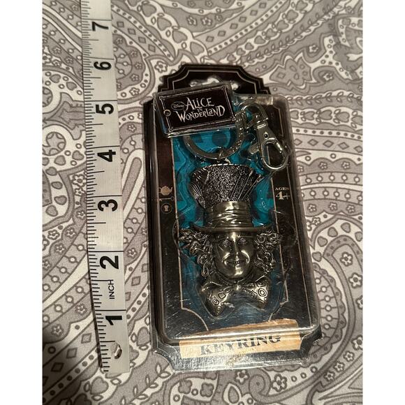NWT Disney Mad Hatter Keychain Bag Clip Alice in Wonderland Depp Movie Pewter - Picture 3 of 3